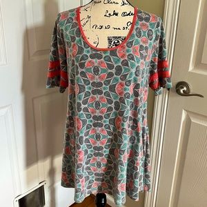 LuLaRoe Classic Tee Size XL EUC